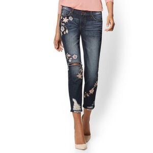 New York & Company Soho Jeans  Embroidered Jeans size 12 ankle